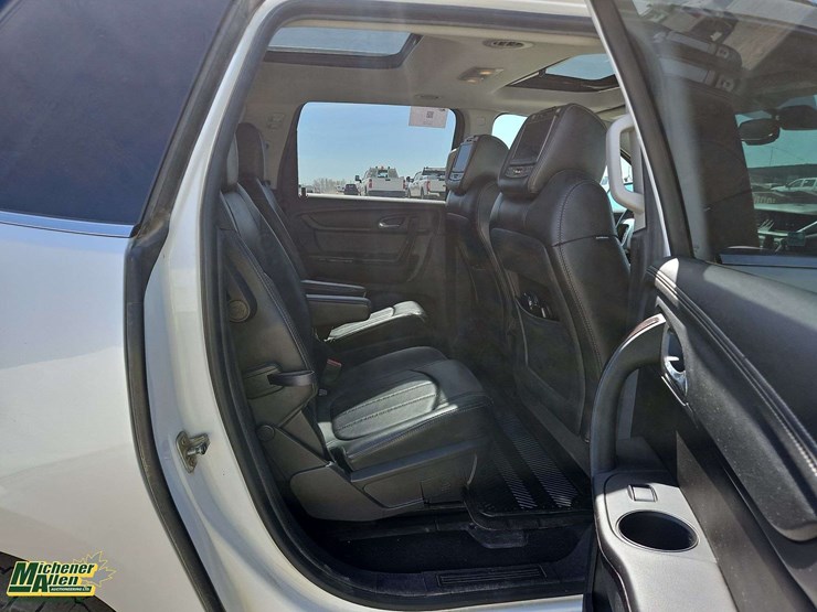 2017-chevrolet-traverse-image-33