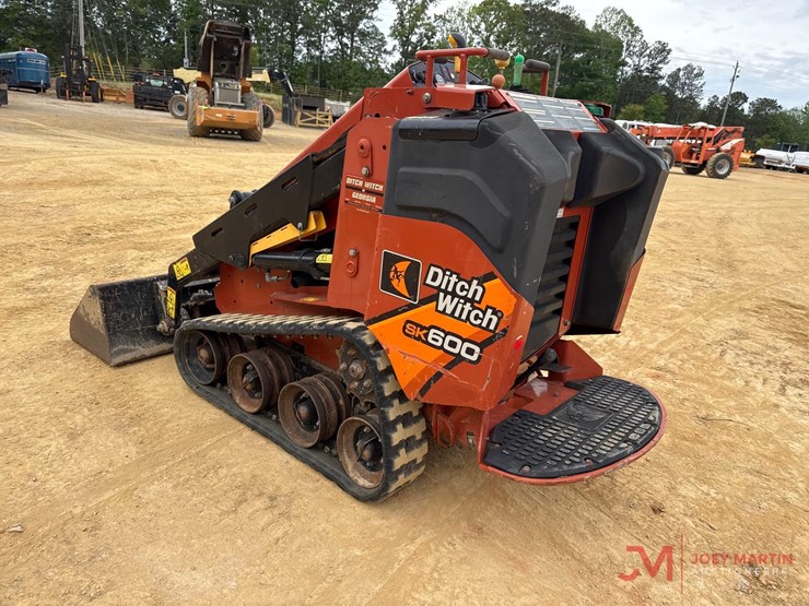 2020-ditch-witch-sk600-image-3