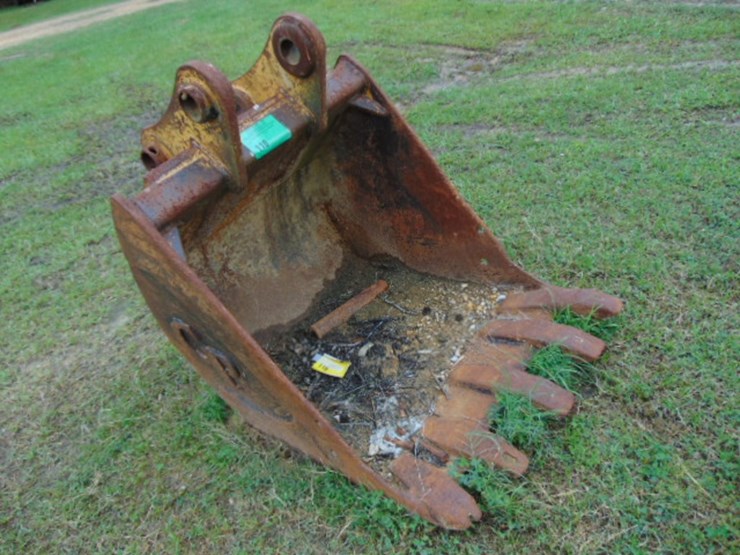 cp-36"-excavator-bucket-image-1