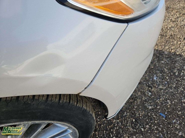 2014-ford-fusion-hybrid-se-auto-sedan-image-30
