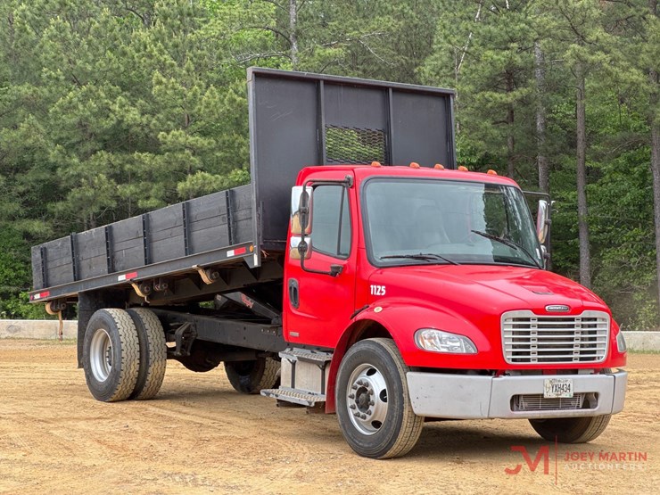 2007-freightliner-business-class-m2-s/a-dump-truck-image-1