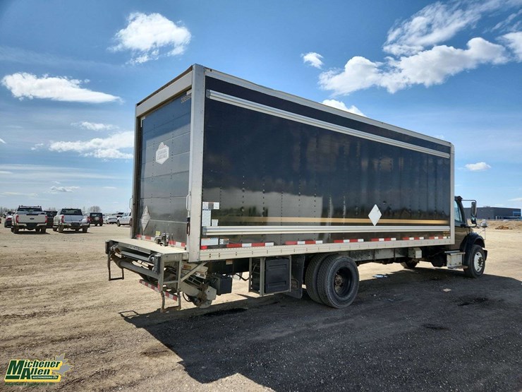 2019-freightliner-m2-106-image-4