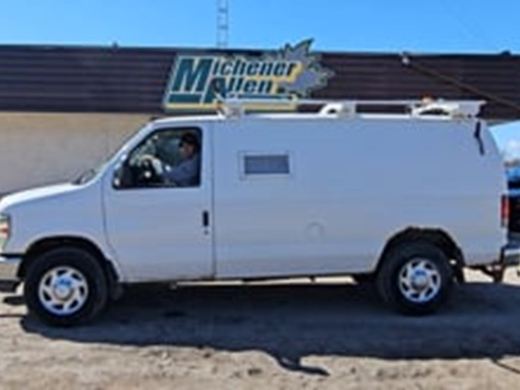 2011-ford-cargo-image-5