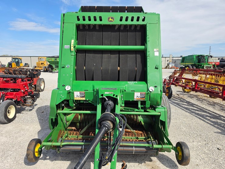 2019-john-deere-560m-image-3