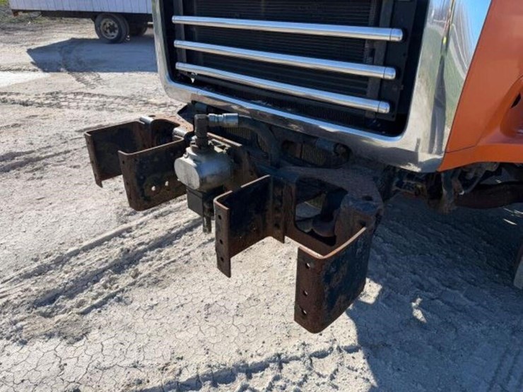 2016-mack-granite-gu813-image-27