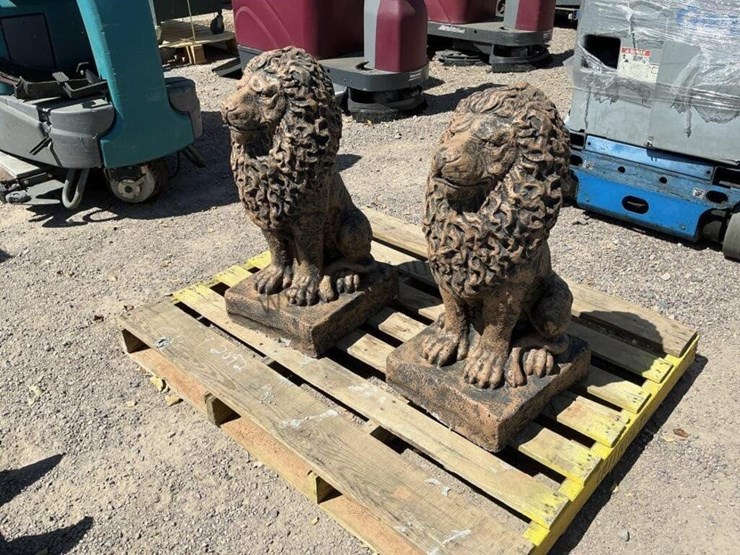 (2)-concrete-lion-statues-image-1