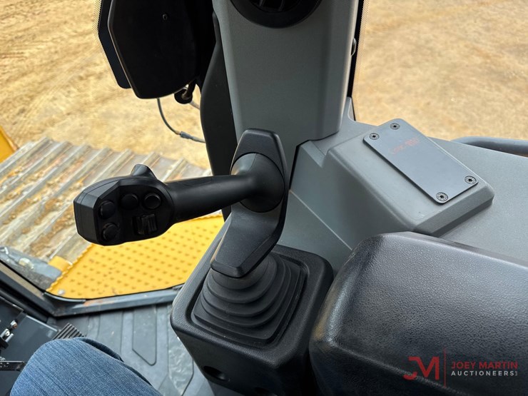 deere-750-image-24