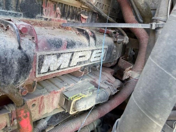 2016-mack-granite-gu813-image-24