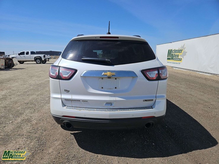 2017-chevrolet-traverse-image-8