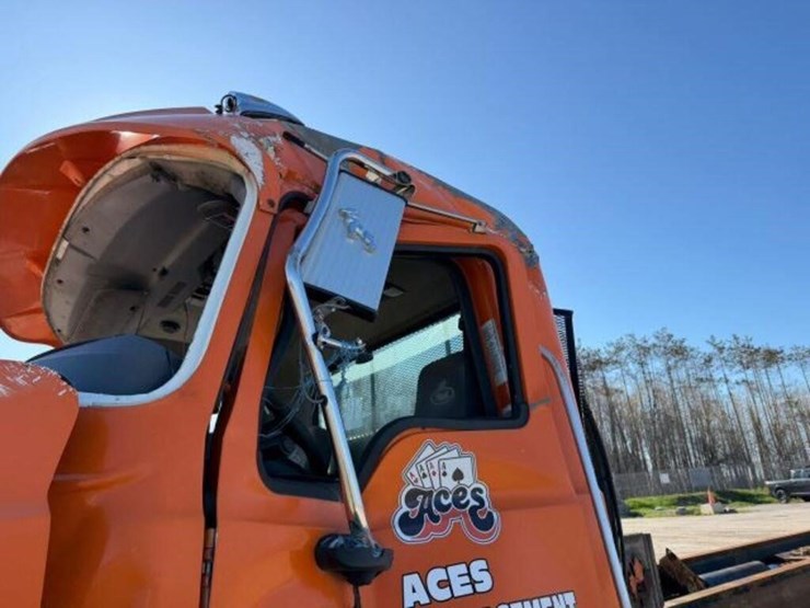 2016-mack-granite-gu813-image-66