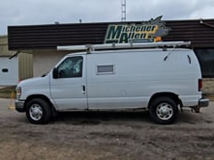 2011-ford-cargo-image-5