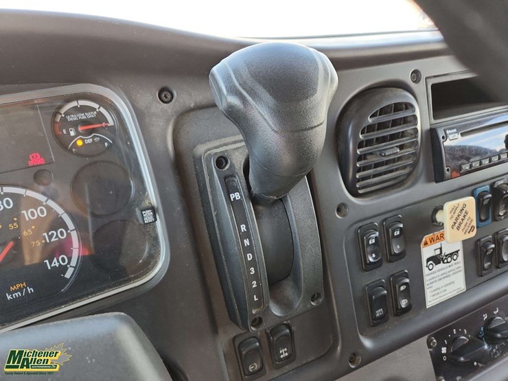 2019-freightliner-m2-106-image-10