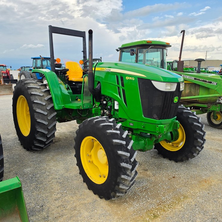 2014 JOHN DEERE 6105D