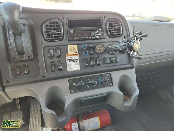 2019-freightliner-m2-106-image-13