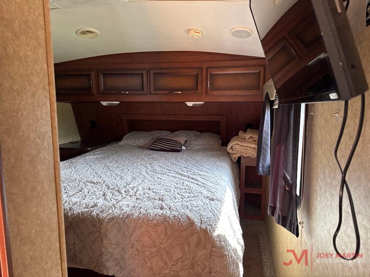 2013-heartland-graystone-34qb-fifth-wheel-camper-image-18