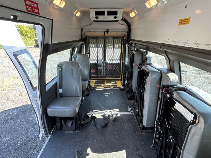 2013-ford-e350-image-12