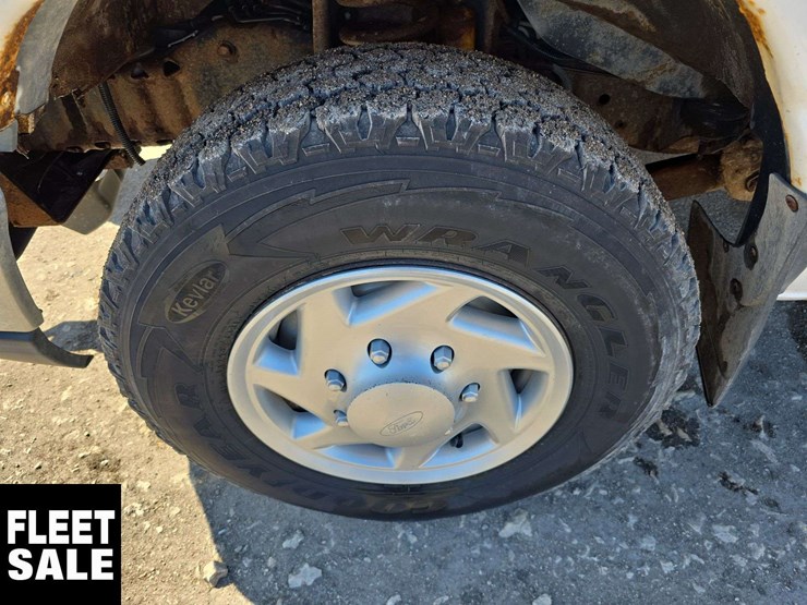 2011-ford-cargo-image-14