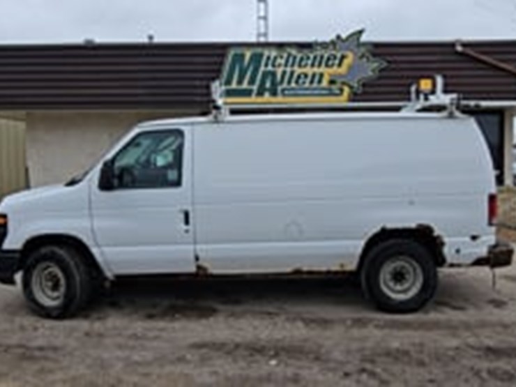 2011-ford-cargo-image-5