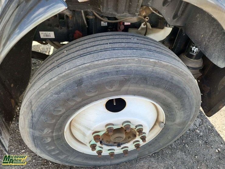 2019-freightliner-m2-106-image-27