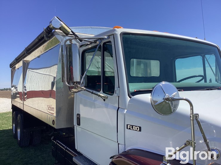 2003-freightliner-fl80-image-15