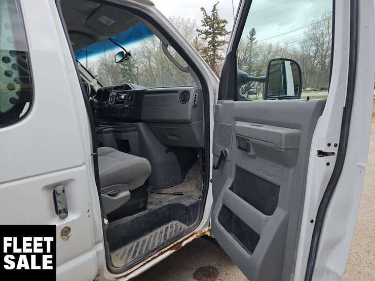 2011-ford-cargo-image-22