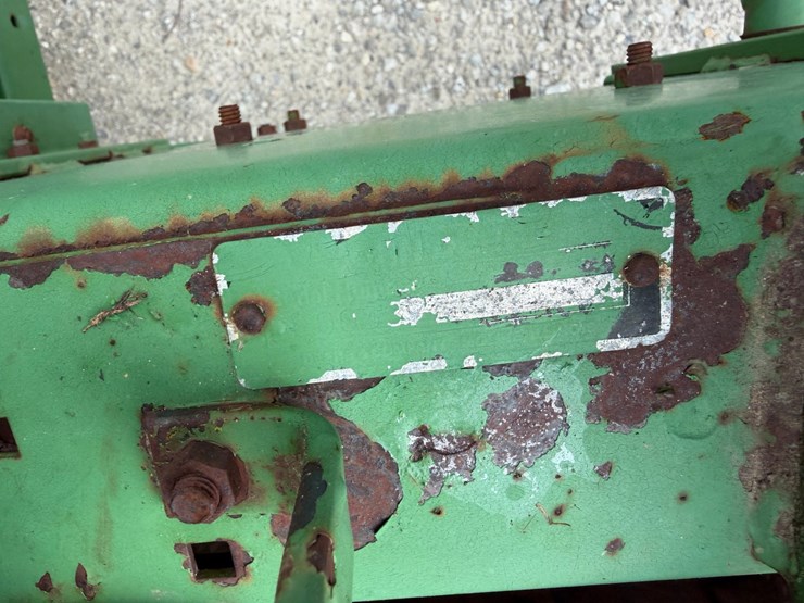 john-deere-337-image-8