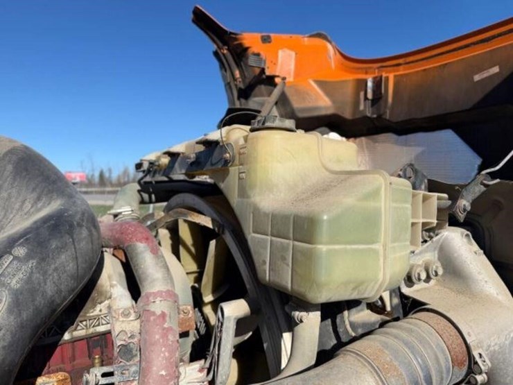 2016-mack-granite-gu813-image-21