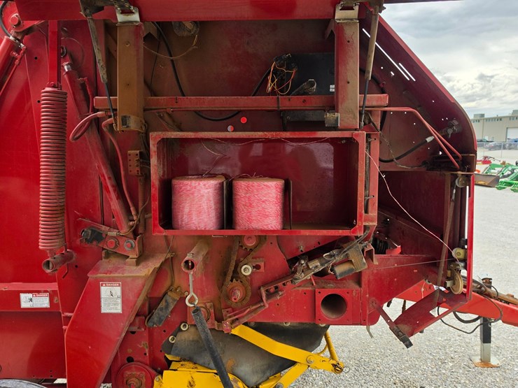 2007-new-holland-br7090-image-9