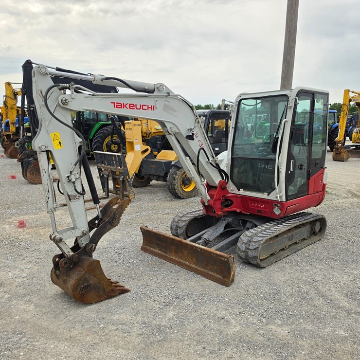 2021 TAKEUCHI TB240