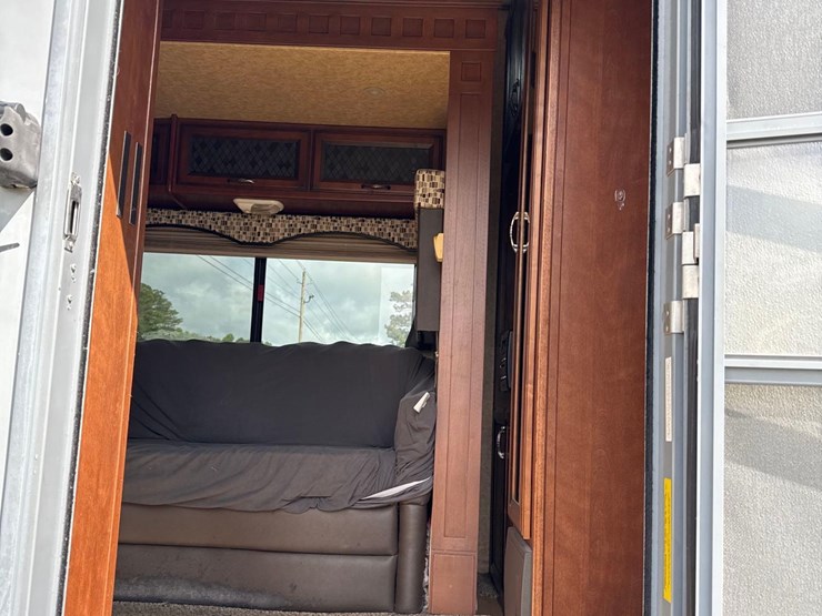2013-heartland-graystone-34qb-fifth-wheel-camper-image-13