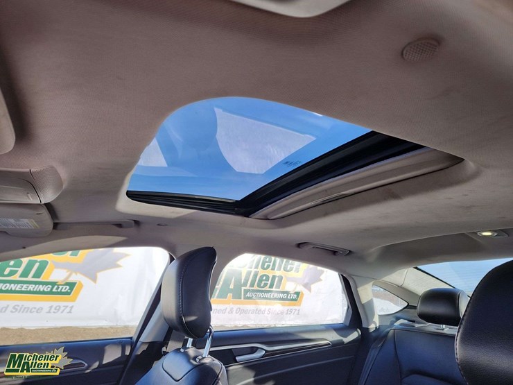 2014-ford-fusion-hybrid-se-auto-sedan-image-16