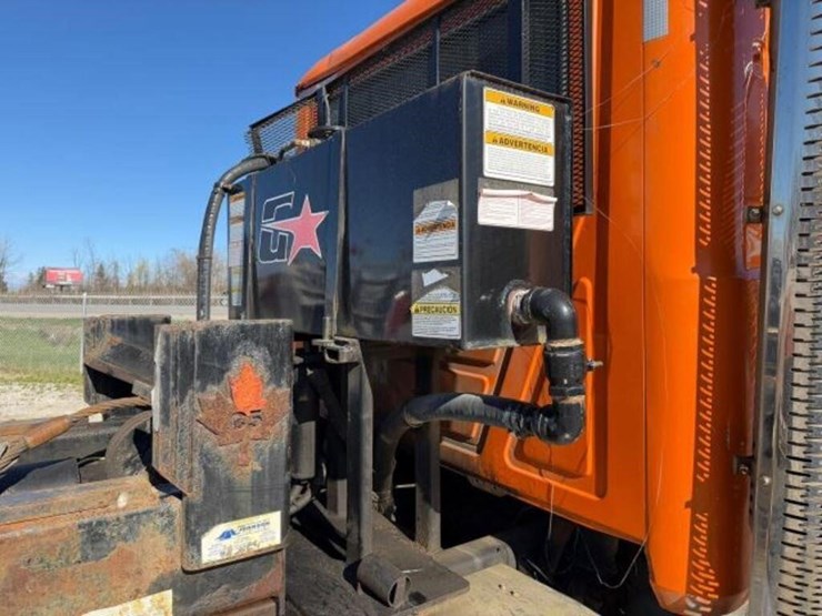 2016-mack-granite-gu813-image-43