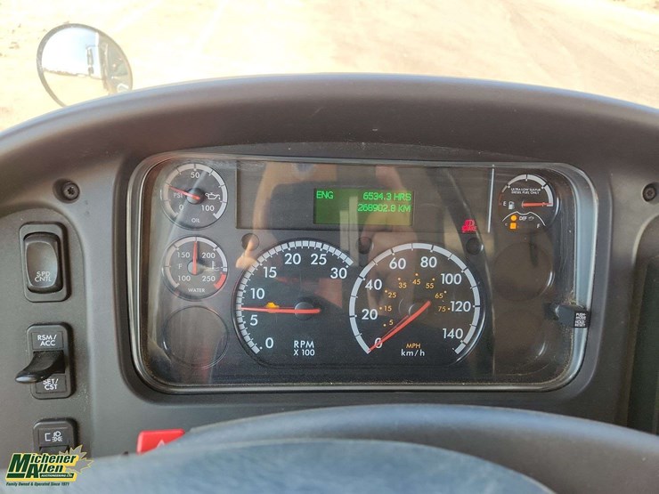 2019-freightliner-m2-106-image-9