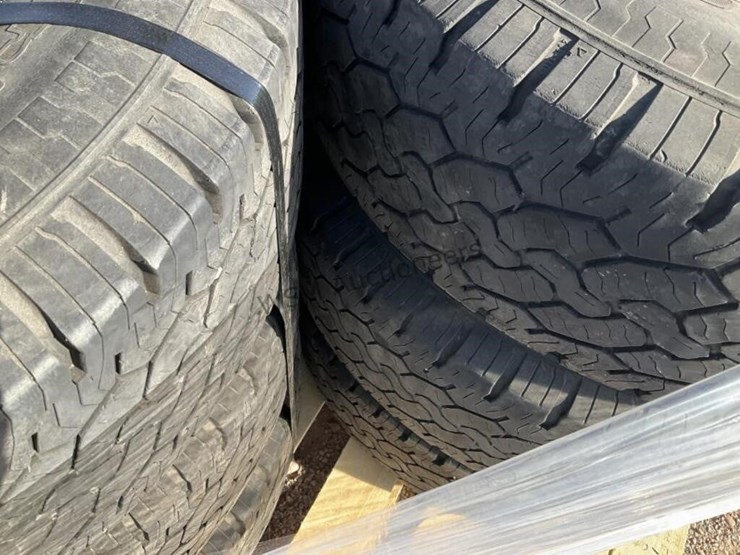 (6)-ford-dually-wheels-&-tires-image-5