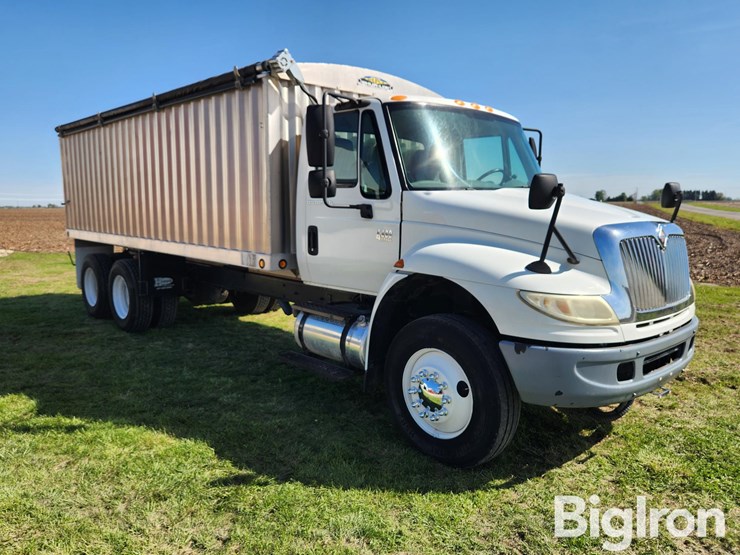 2005-international-durastar-4400-image-3