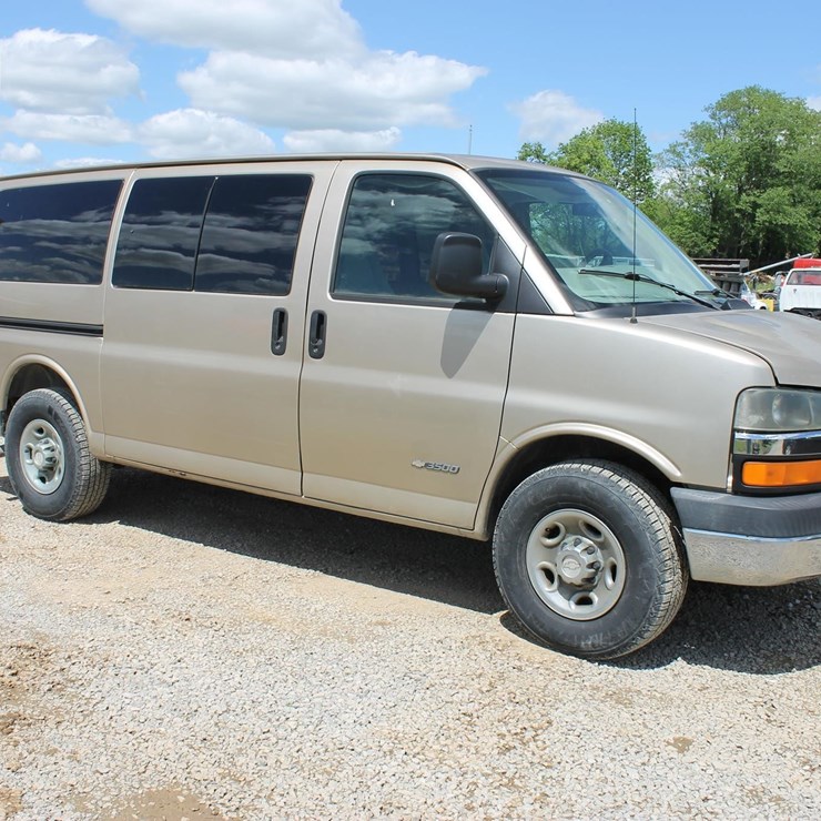 2005 CHEVROLET G3500