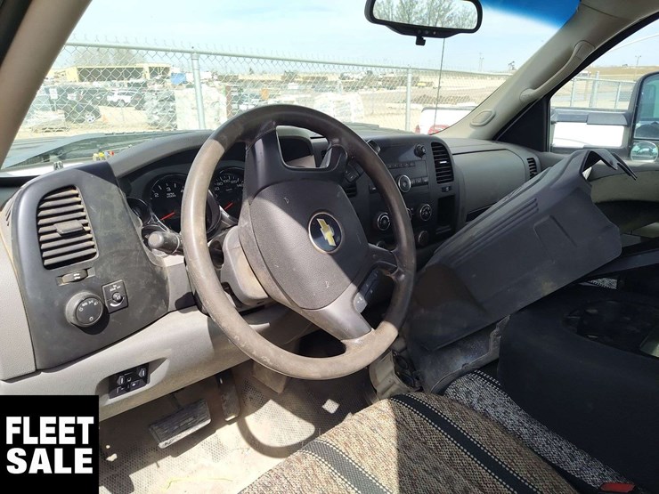 2011-chevrolet-silverado-3500hd-image-15