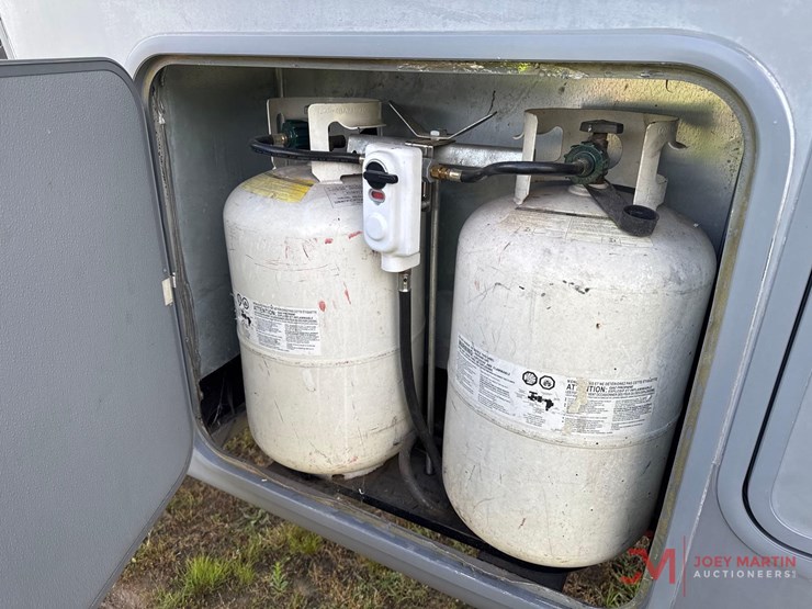 2013-heartland-graystone-34qb-fifth-wheel-camper-image-6