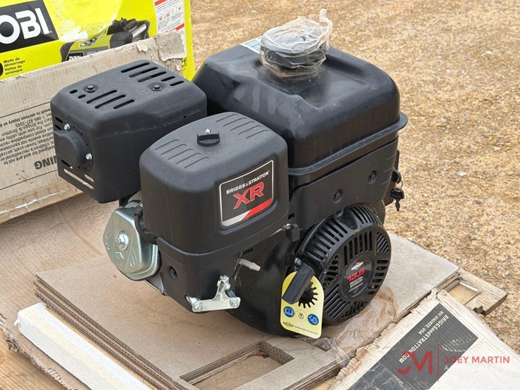 unused-briggs-gas-powered-engine-image-1