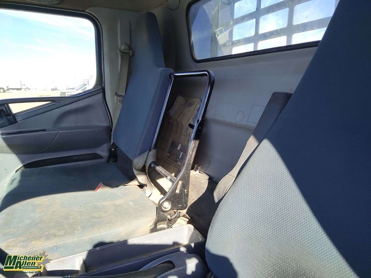 2015-mitsubishi-fuso-fe180-image-12