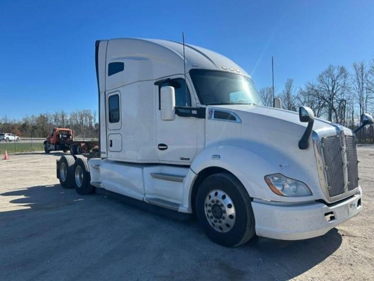 2020-kenworth-t680-image-2