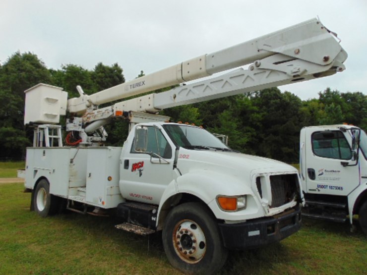 2004-ford-f750-image-1
