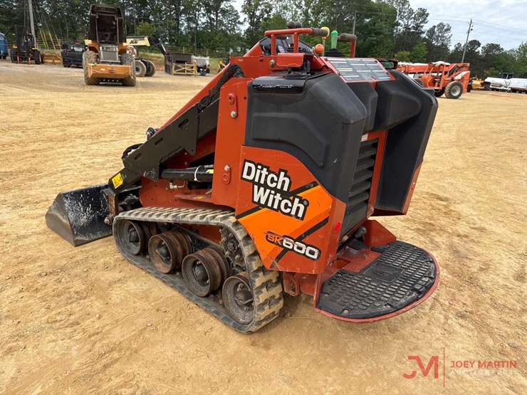 2022-ditch-witch-sk600-image-3