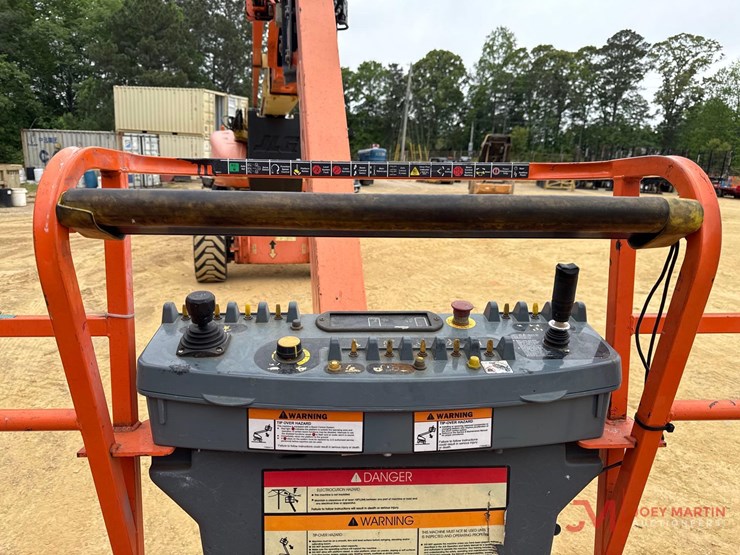 2016-jlg-1250ajp-image-15