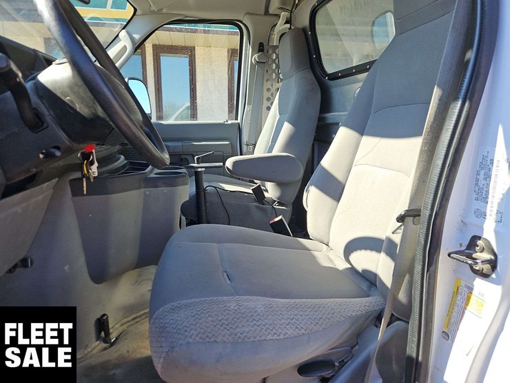 2011-ford-cargo-image-18