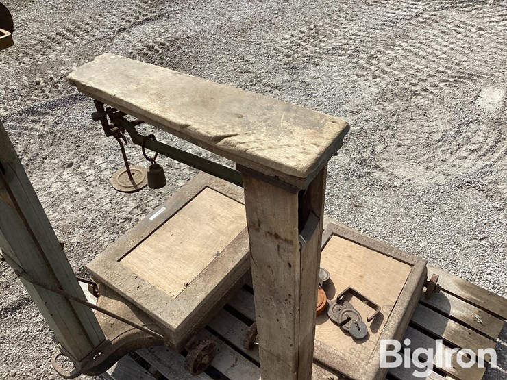 fairbanks-&-howe-antique-scales-w/-weights-image-18