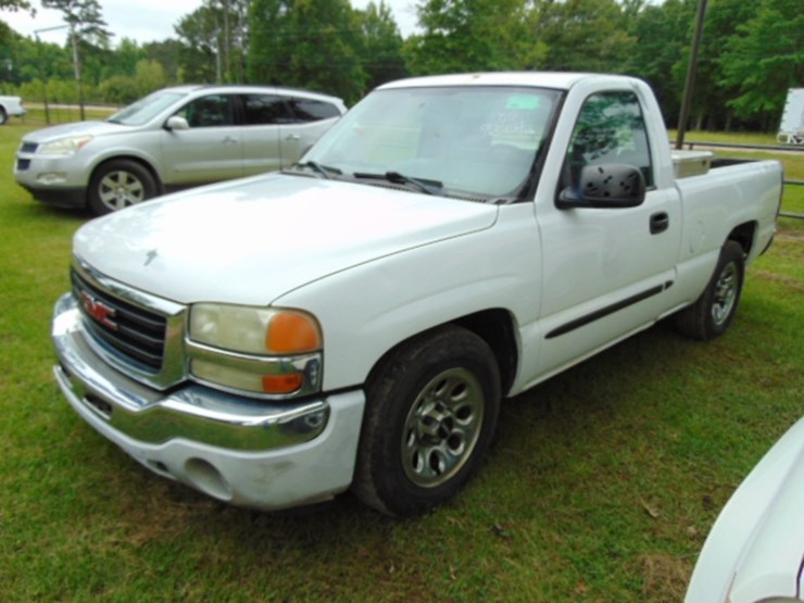 2005-gmc-sierra-1500-image-1