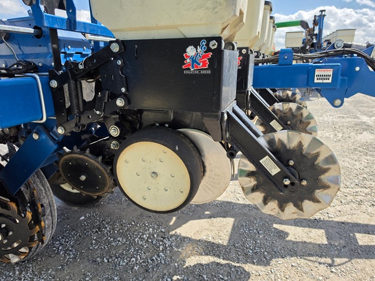 2016-kinze-3000-image-13