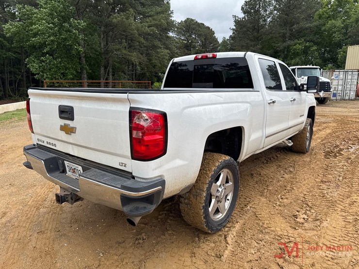 2015-chevrolet-silveradoltz-2500-hd-pickup-truck-image-2