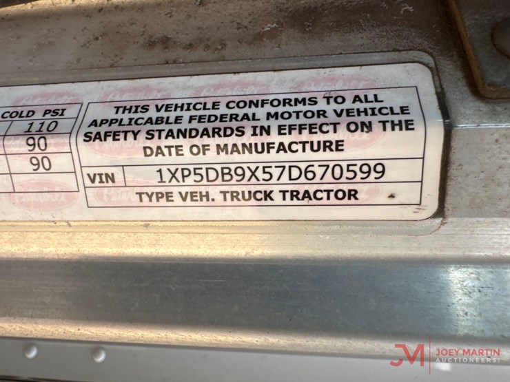 2007-caterpillar-10-image-26